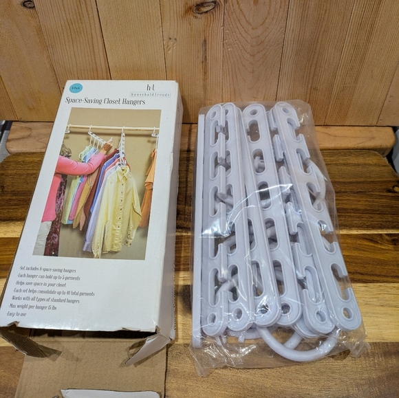 White Space-Saving Closet Hangers 8 pack - Picture 4 of 4